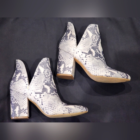 Steve Madden Shoes - STEVE MADDEN | Rookie Side-cut Booties | Size 8.5 Women's